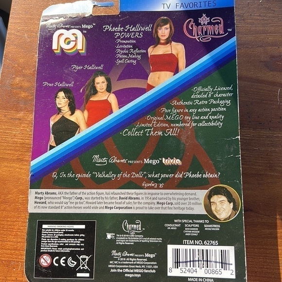 Charmed Phoebe Action Figure - Picture 4 of 5